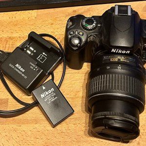 Nikon D D40 6.1MP Digital SLR Camera w Nikon DX -AF-P DX NIKKOR 18-55mm f/3.5-5